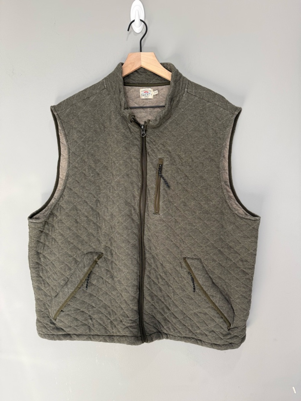 Faherty Epic Quilted Fleece Vest in olive melange size XXL